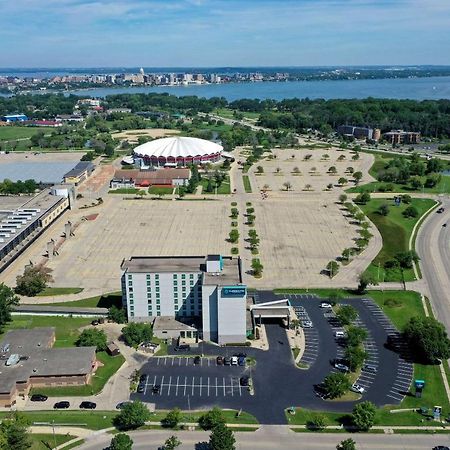 Clarion Suites At The Alliant Energy Center Madison Exterior photo